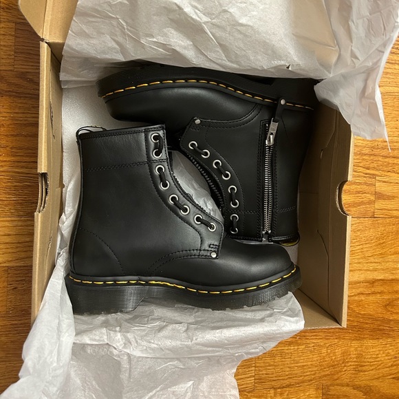 Dr. Martens Shoes - Dr. Martens WOMEN'S DOUBLE ZIP LEATHER LACE UP BOOTS